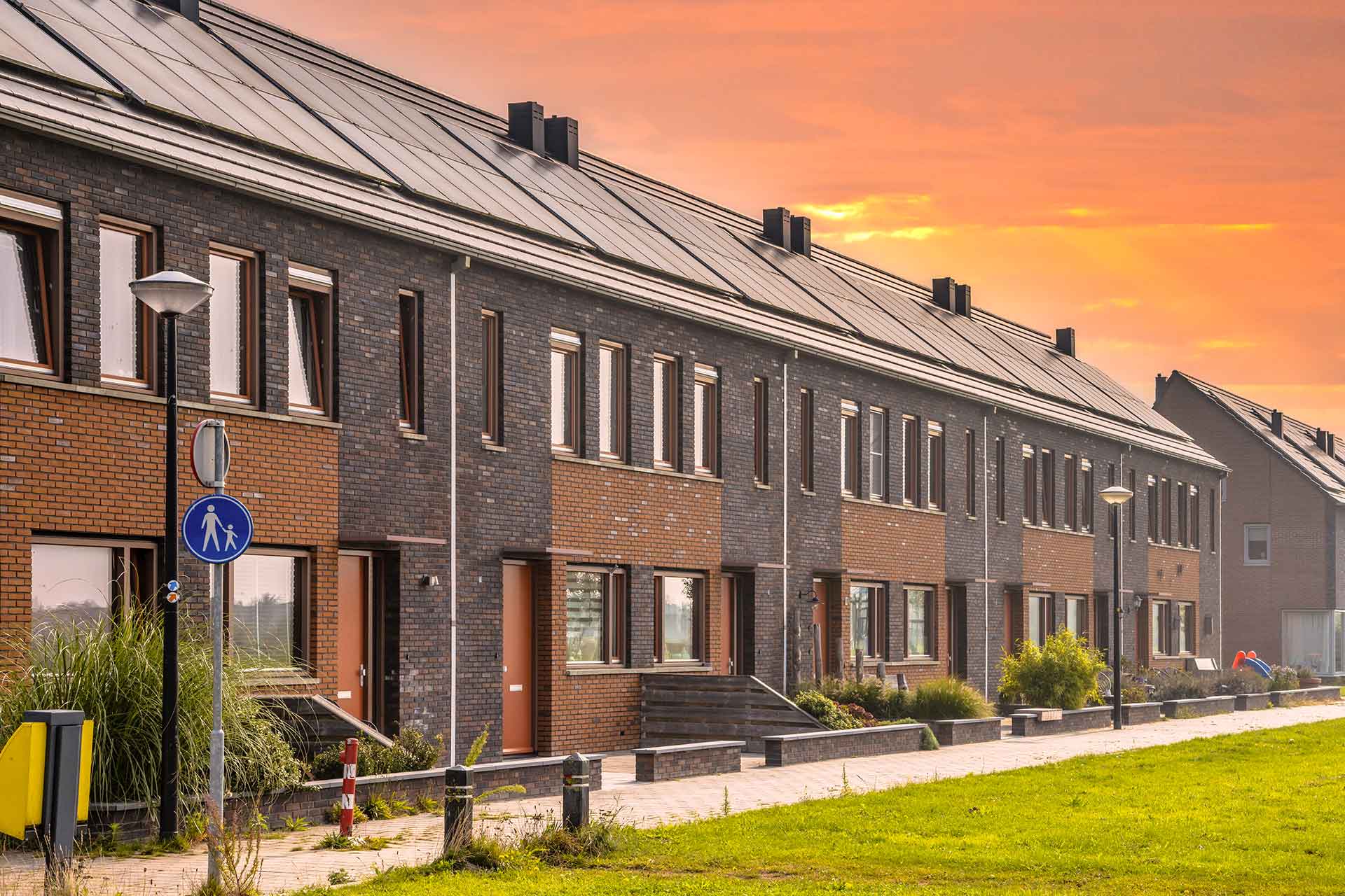 row-of-modern-houses-in-modern-ecological-neighbor-APBMB6S.jpg row-of-modern-houses-in-modern-ecological-neighbor-APBMB6S.jpg